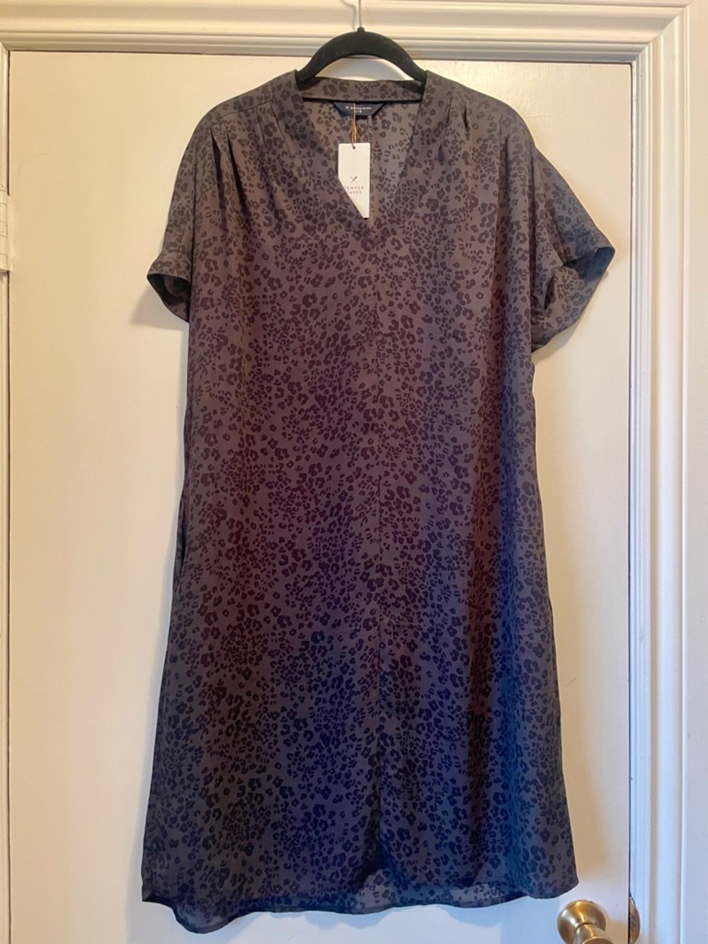 NWT Denver Hayes Charcoal Gray Leopard-Print V-Neck Dress Size Large